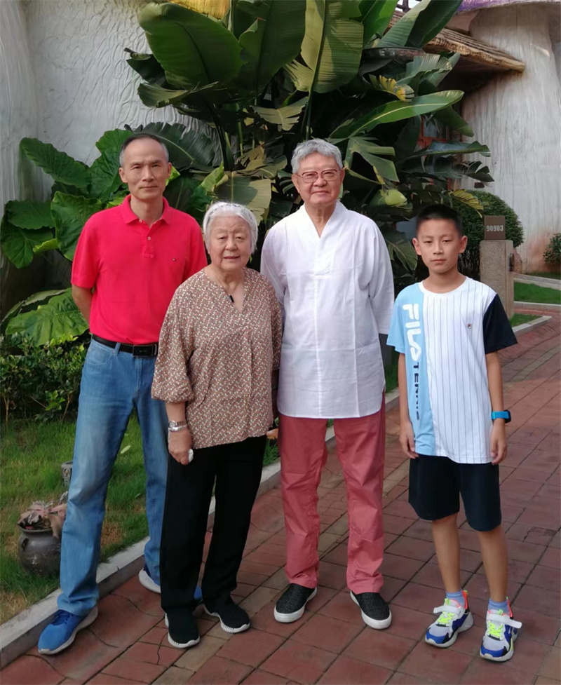 蒋仁杰和恩师姜宝林先生师母及家人