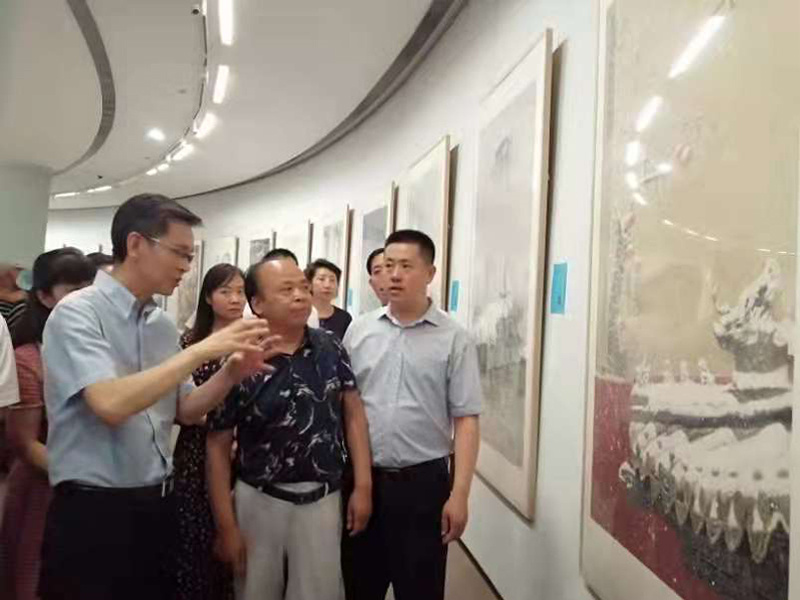 3  中国美协副主席何家英为姬广军全国美展获奖作品现场点评 (2)